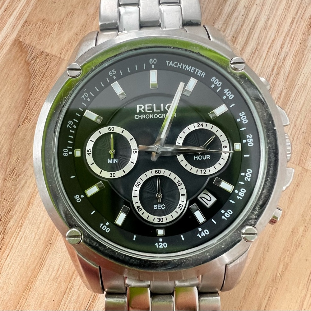 Relic mens black dial silver tone chronograph watch NEW BATTERY